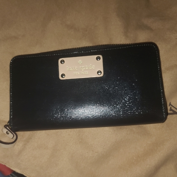 Kate Spade Large Wallet - Picture 1 of 1